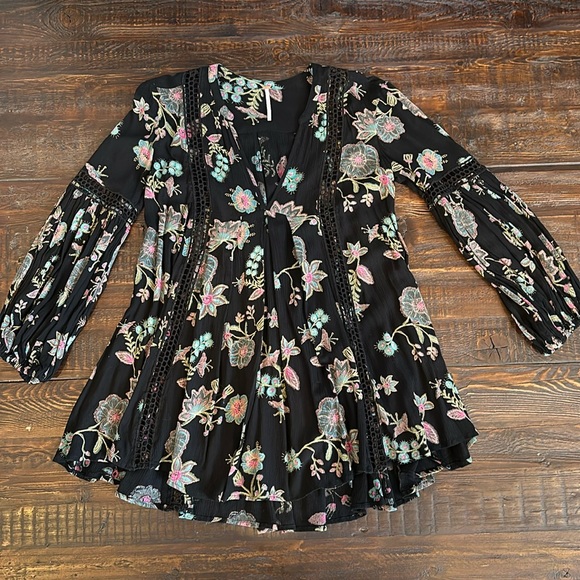 Free People. Size: Extra Small - Picture 1 of 4